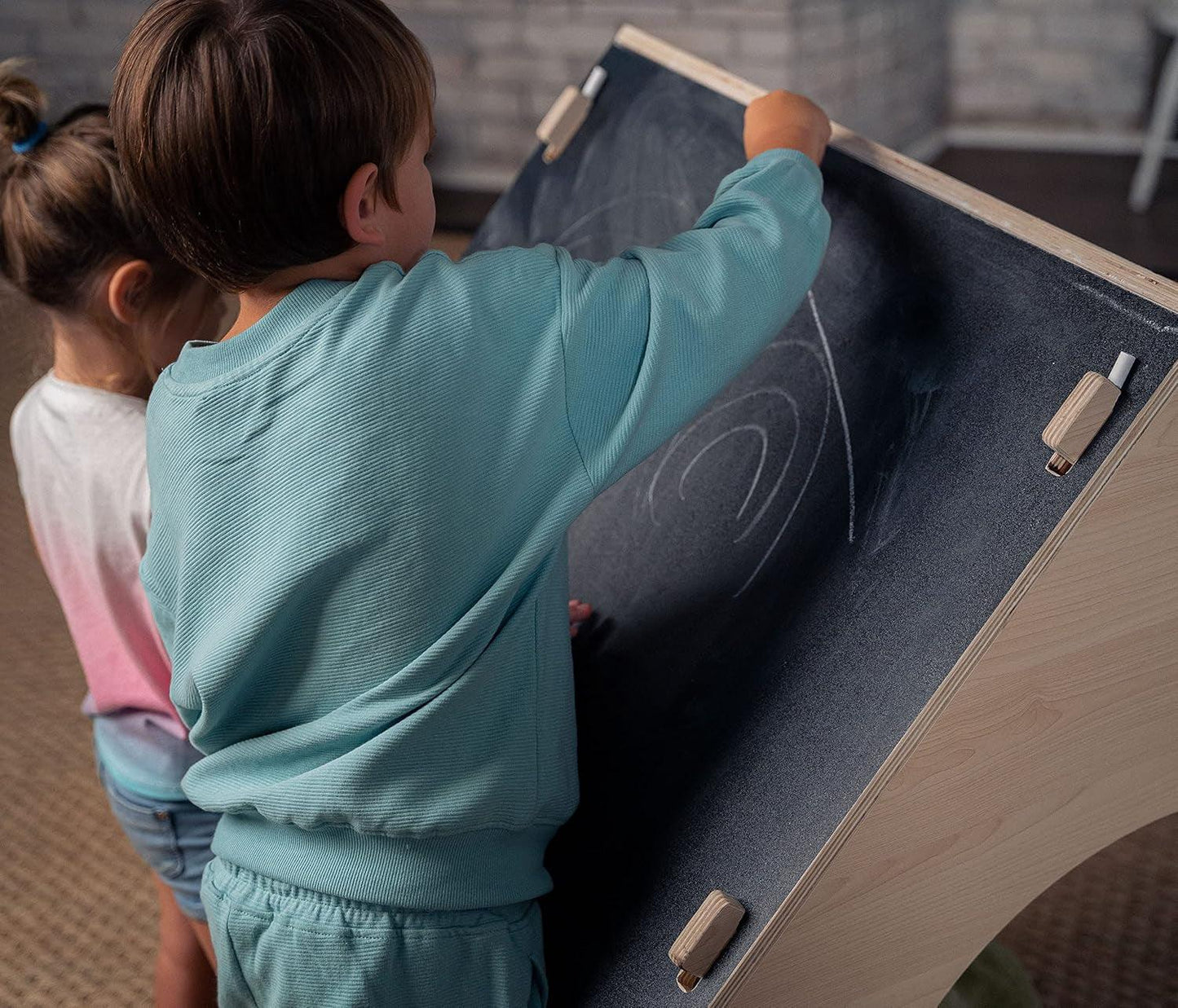 Casa de juegos de madera Montessori y estilo Waldorf para niños pequeños con