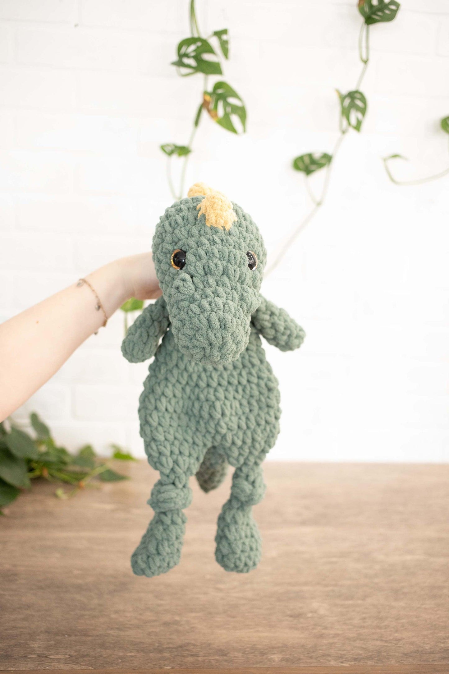 Dinosaurio Lovey, animal de peluche tejido a crochet, dinosaurio Snuggler