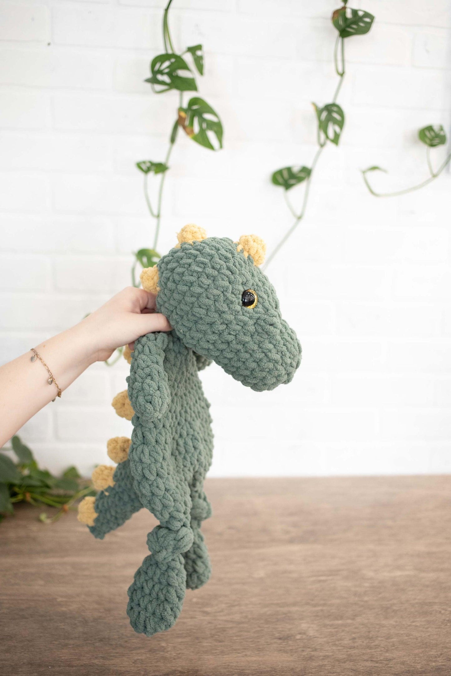 Dinosaurio Lovey, animal de peluche tejido a crochet, dinosaurio Snuggler