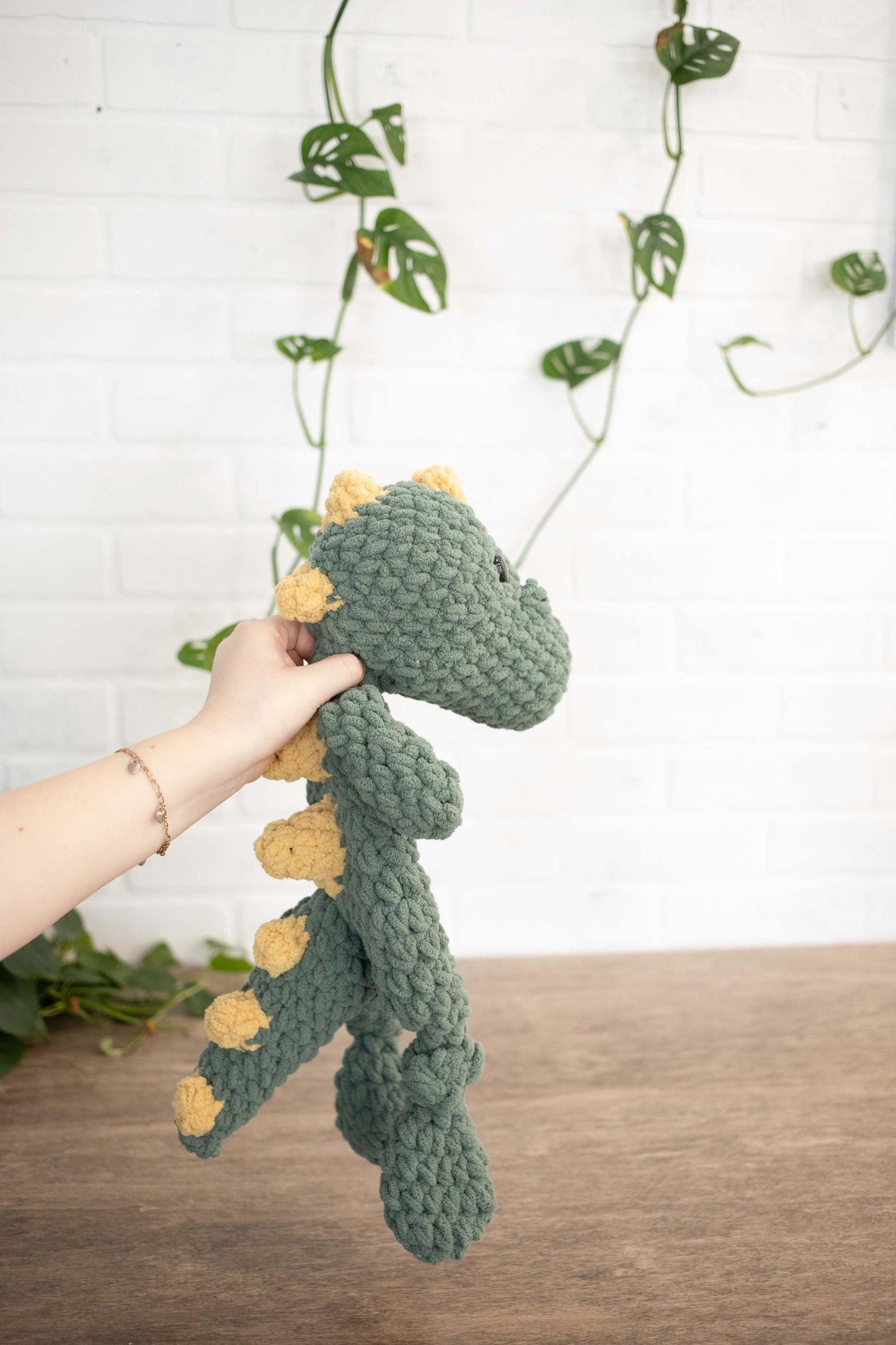 Dinosaurio Lovey, animal de peluche tejido a crochet, dinosaurio Snuggler