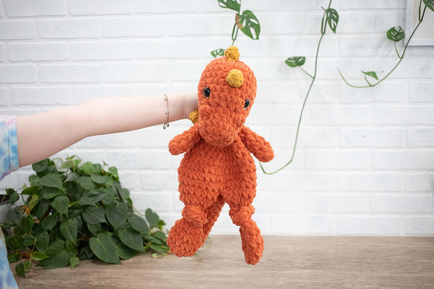 Dinosaurio Lovey, animal de peluche tejido a crochet, dinosaurio Snuggler