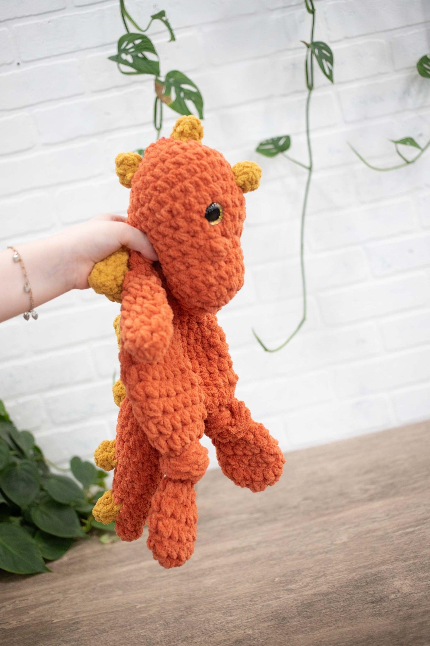 Dinosaurio Lovey, animal de peluche tejido a crochet, dinosaurio Snuggler