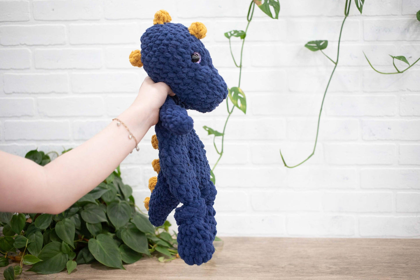 Dinosaurio Lovey, animal de peluche tejido a crochet, dinosaurio Snuggler