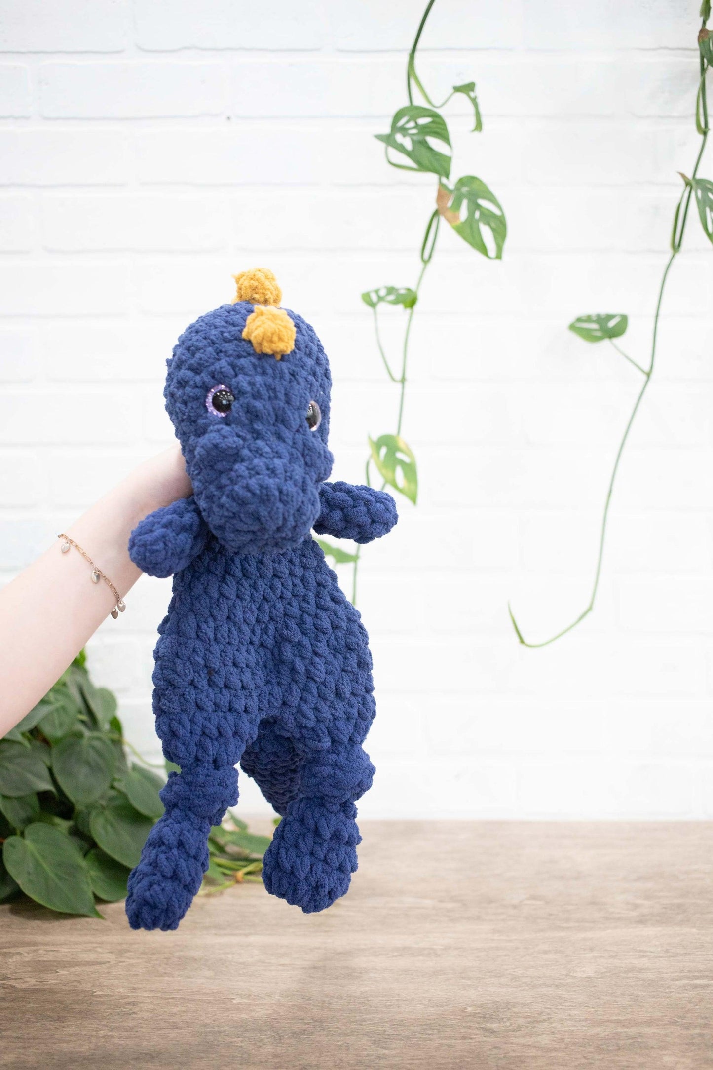 Dinosaurio Lovey, animal de peluche tejido a crochet, dinosaurio Snuggler