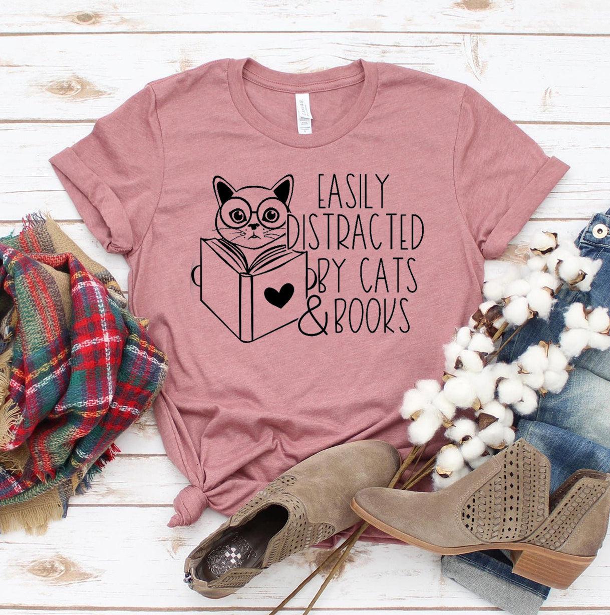 Camiseta "Me distraigo fácilmente con los gatos y los libros"